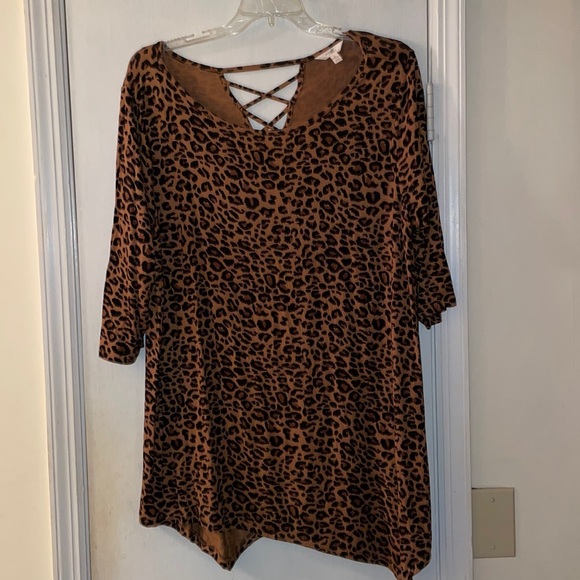 Terra & Sky Tops - EUC Terra&Sky animal print blouse